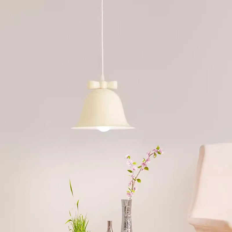 Suspension lumineuse contemporaine nordique en fer en forme de cloche à 1 lumière pour salon 