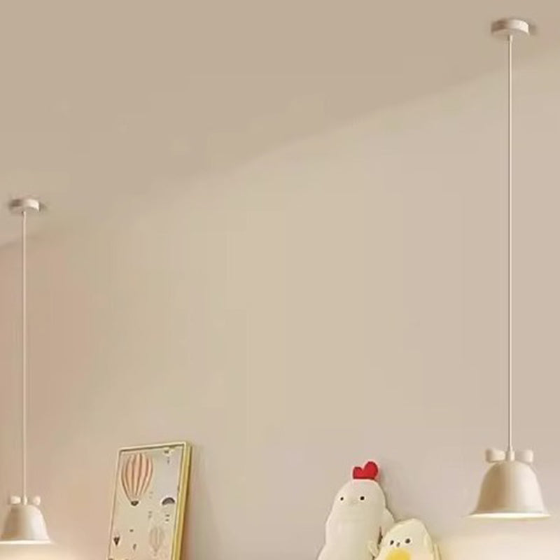 Suspension lumineuse contemporaine nordique en fer en forme de cloche à 1 lumière pour salon 