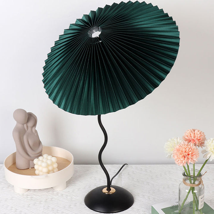 Lampe de table contemporaine nordique en lin plissé PVC en forme de parapluie courbe en fer avec 1 lumière pour salon 