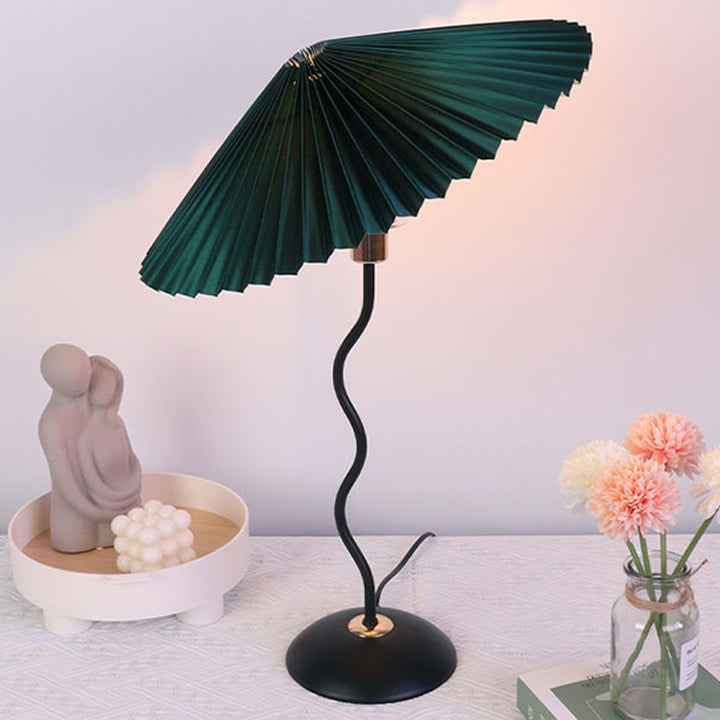 Lampe de table contemporaine nordique en lin plissé PVC en forme de parapluie courbe en fer avec 1 lumière pour salon 