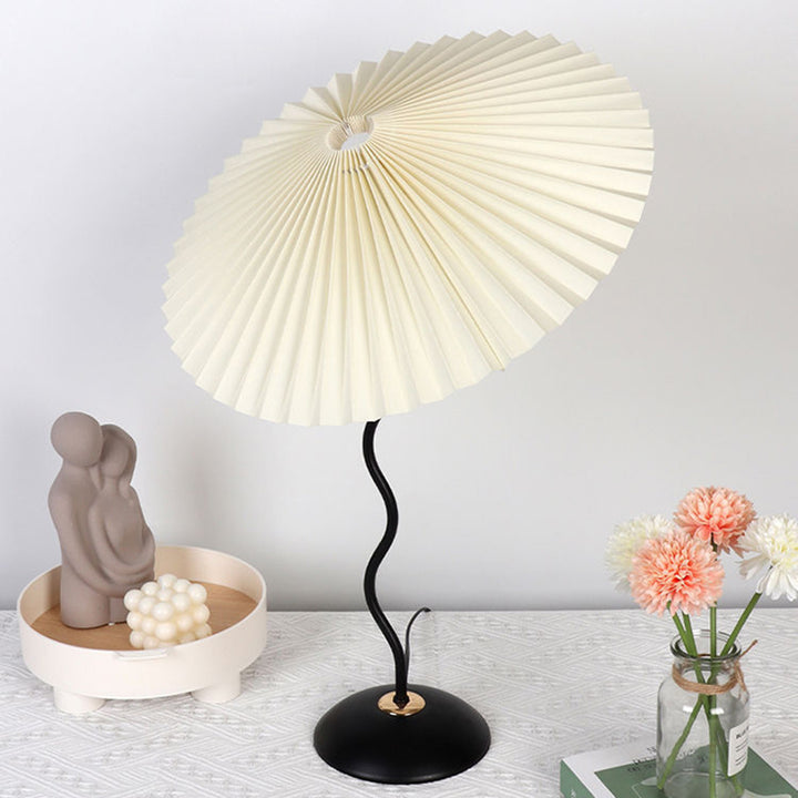 Lampe de table contemporaine nordique en lin plissé PVC en forme de parapluie courbe en fer avec 1 lumière pour salon 