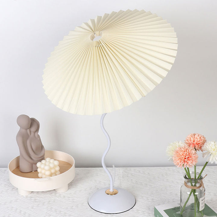 Lampe de table contemporaine nordique en lin plissé PVC en forme de parapluie courbe en fer avec 1 lumière pour salon 