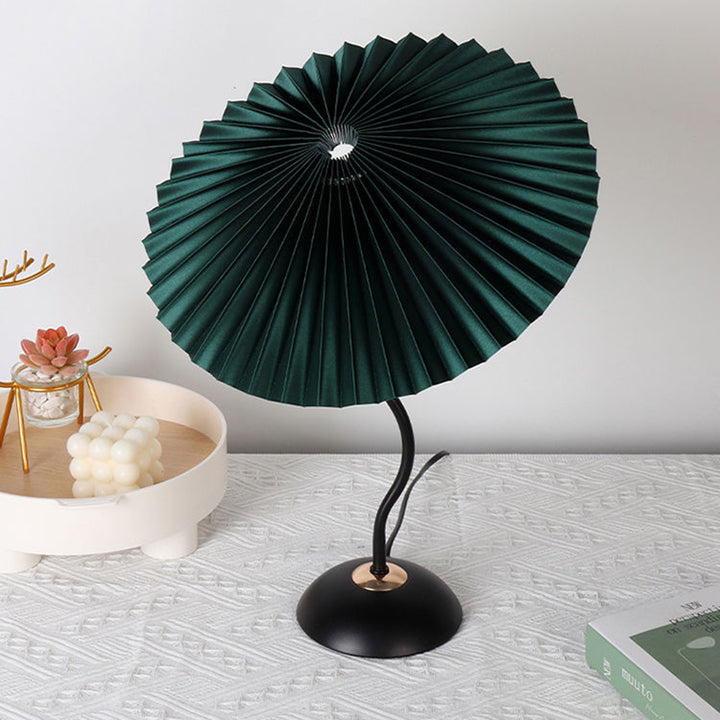 Lampe de table contemporaine nordique en lin plissé PVC en forme de parapluie courbe en fer avec 1 lumière pour salon 