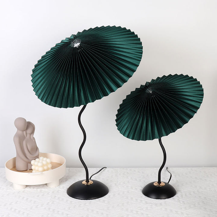 Lampe de table contemporaine nordique en lin plissé PVC en forme de parapluie courbe en fer avec 1 lumière pour salon 