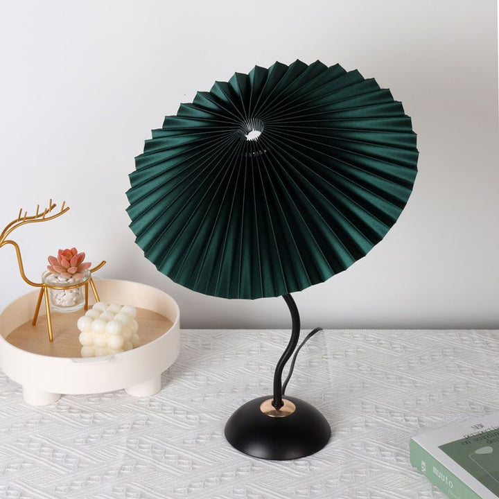 Lampe de table contemporaine nordique en lin plissé PVC en forme de parapluie courbe en fer avec 1 lumière pour salon 