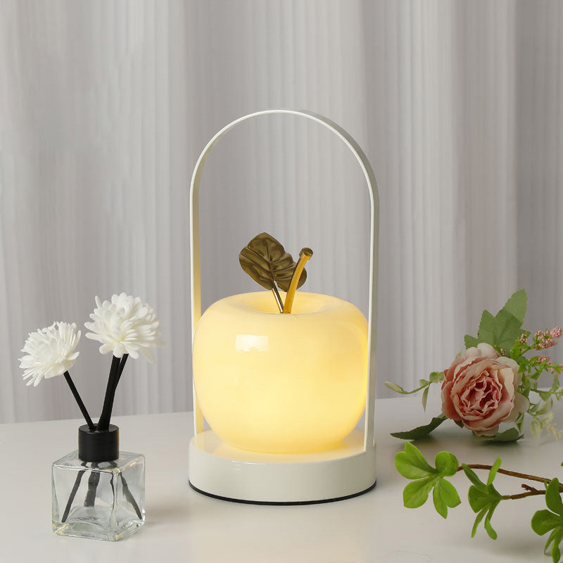 Lámpara de mesa LED de manzana de vidrio de hierro portátil USB creativa contemporánea luz nocturna para dormitorio 