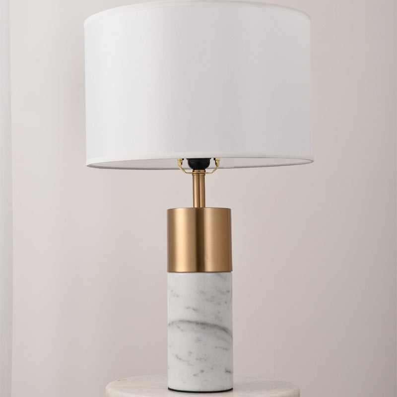 Lampe de table 1 lumière avec abat-jour en tissu cylindrique et base en marbre nordique contemporain pour chambre 