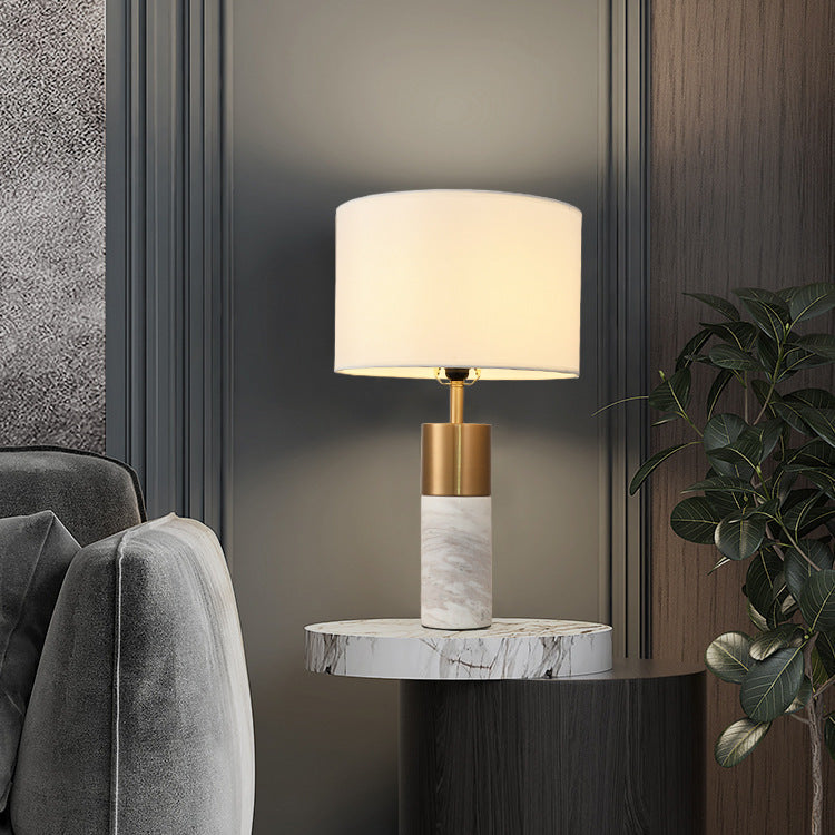 Lampe de table 1 lumière avec abat-jour en tissu cylindrique et base en marbre nordique contemporain pour chambre 