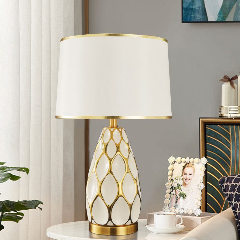 Lampe de table moderne en céramique faite à la main avec colonne en tissu 1 lumière pour salon 