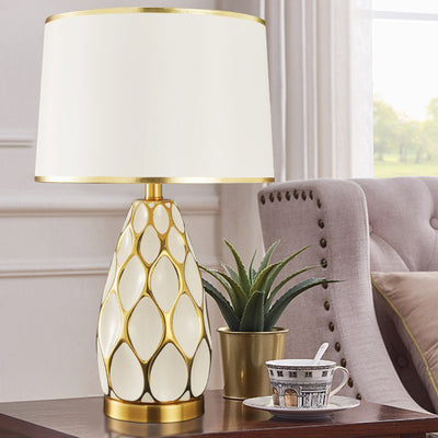 Lampe de table moderne en céramique faite à la main avec colonne en tissu 1 lumière pour salon 