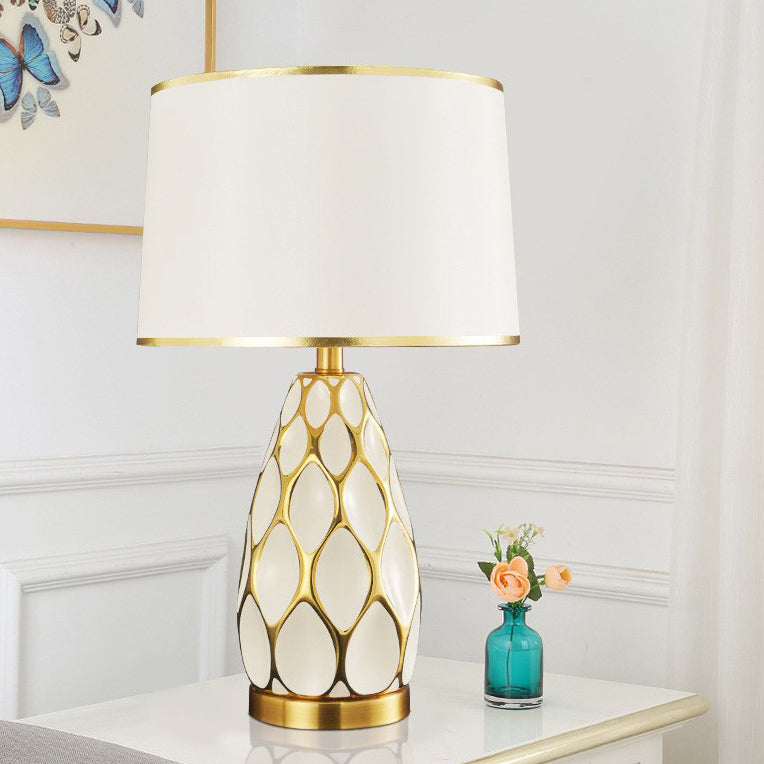 Lampe de table moderne en céramique faite à la main avec colonne en tissu 1 lumière pour salon 