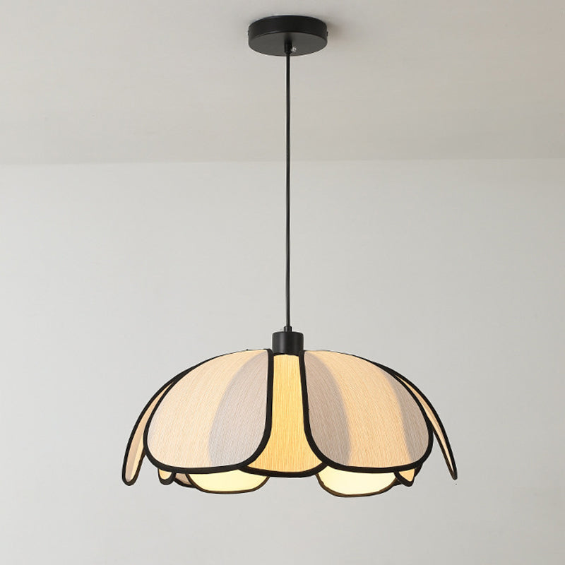 Suspension lumineuse à 1 lumière en fibre végétale avec pétales nordiques contemporains en fer pour salle à manger 