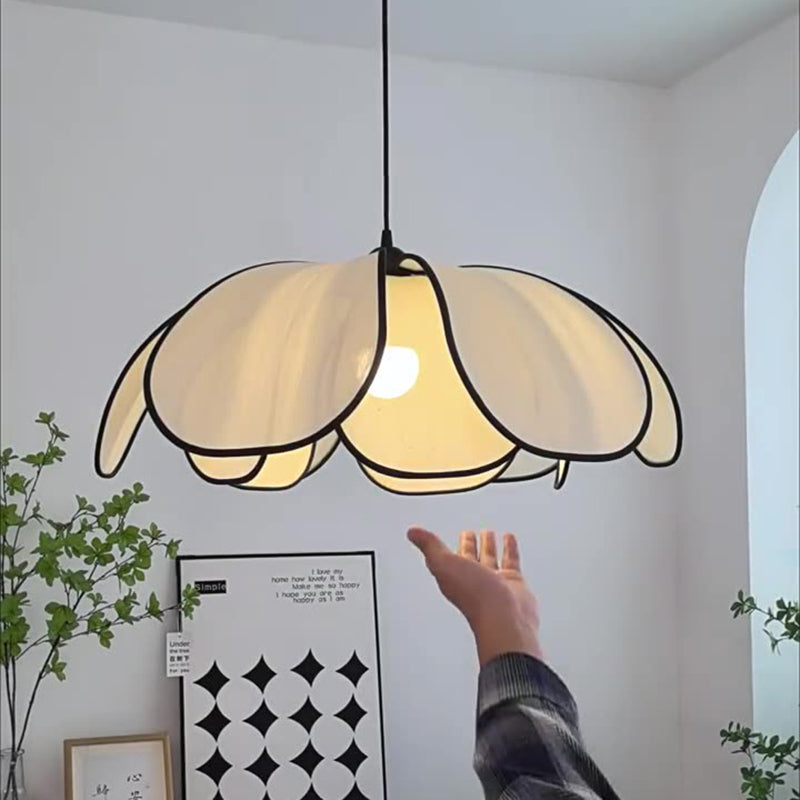 Suspension lumineuse à 1 lumière en fibre végétale avec pétales nordiques contemporains en fer pour salle à manger 