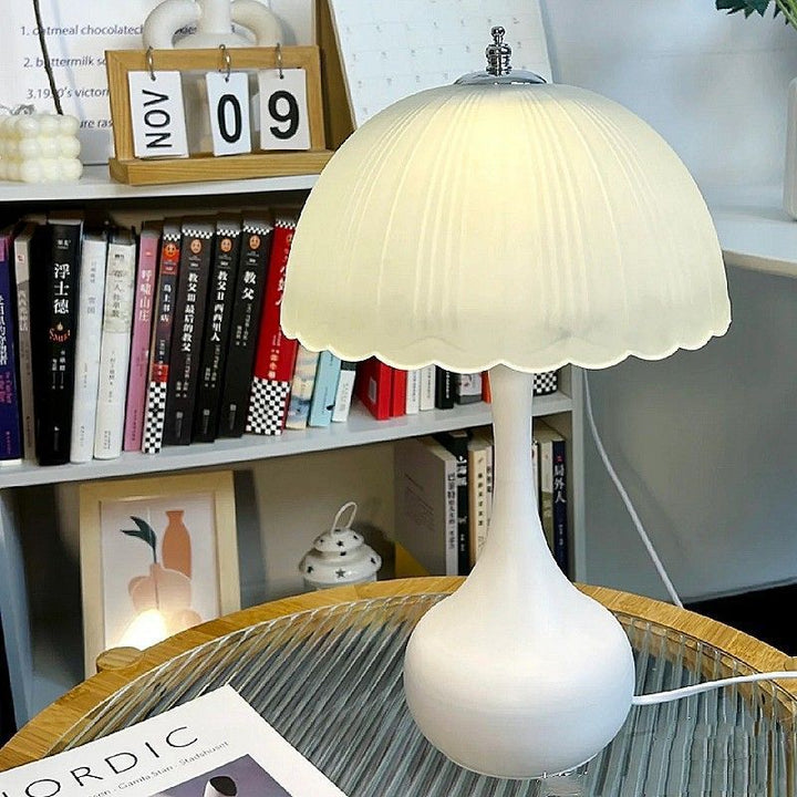 Lampe de table contemporaine en forme de dôme nordique avec un abat-jour en verre dépoli et un éclairage à 1 ampoule pour chambre à coucher 