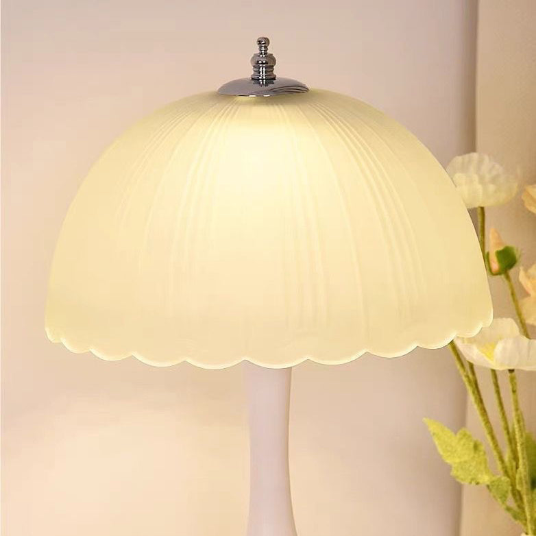 Lampe de table contemporaine en forme de dôme nordique avec un abat-jour en verre dépoli et un éclairage à 1 ampoule pour chambre à coucher 