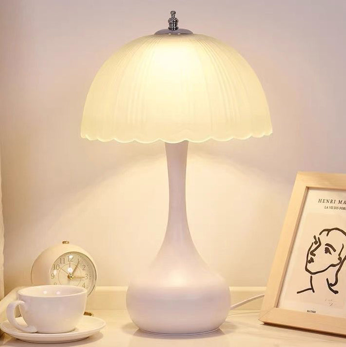 Lampe de table contemporaine en forme de dôme nordique avec un abat-jour en verre dépoli et un éclairage à 1 ampoule pour chambre à coucher 