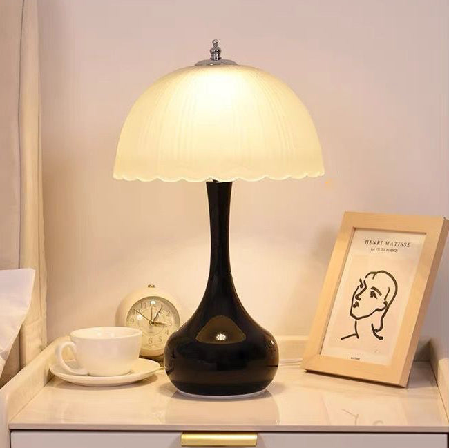 Lampe de table contemporaine en forme de dôme nordique avec un abat-jour en verre dépoli et un éclairage à 1 ampoule pour chambre à coucher 