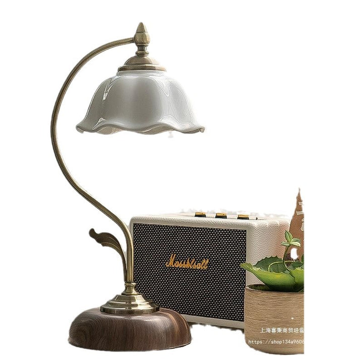 Lampe de table contemporaine rétro en dôme de fleur en fer, verre et céramique à 1 lumière pour chambre 
