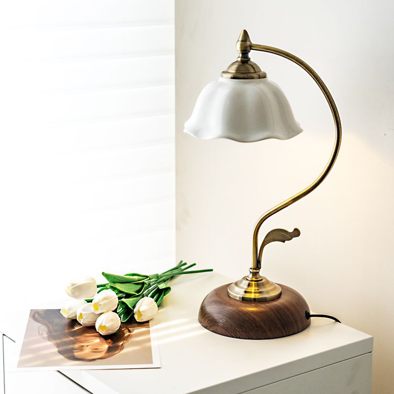 Lampe de table contemporaine rétro en dôme de fleur en fer, verre et céramique à 1 lumière pour chambre 