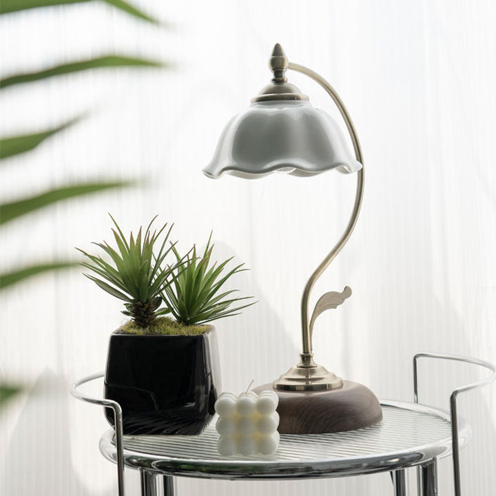 Lampe de table contemporaine rétro en dôme de fleur en fer, verre et céramique à 1 lumière pour chambre 