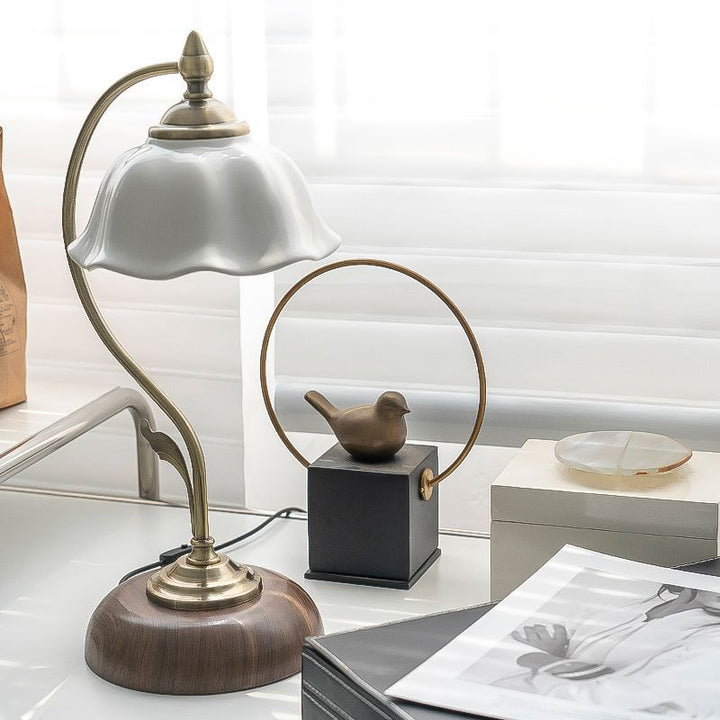 Lampe de table contemporaine rétro en dôme de fleur en fer, verre et céramique à 1 lumière pour chambre 