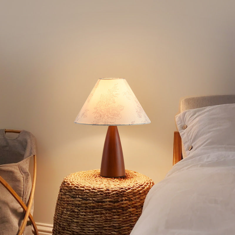 Lampe de table 1 lumière en bois avec abat-jour conique plissé rétro contemporain motif fleur en tissu pour chambre 