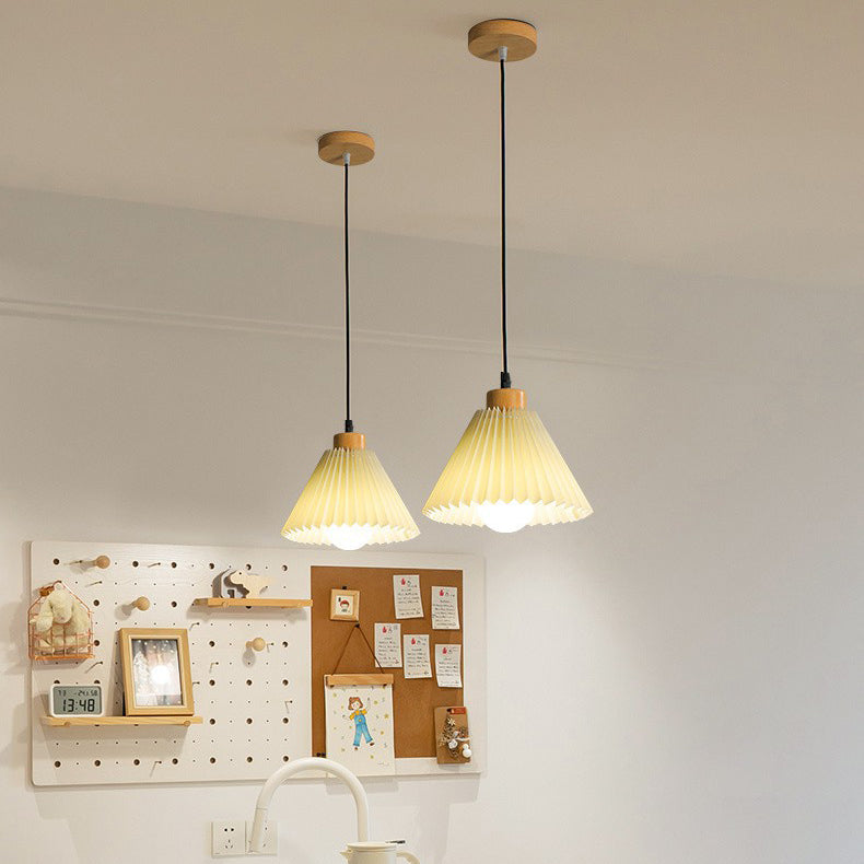 Lustre suspendu à 1 lumière en tissu conique plissé japonais traditionnel pour salon 