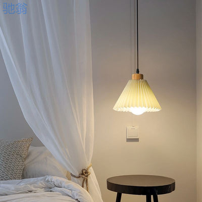 Lustre suspendu à 1 lumière en tissu conique plissé japonais traditionnel pour salon 