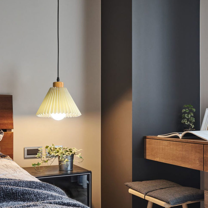 Lustre suspendu à 1 lumière en tissu conique plissé japonais traditionnel pour salon 