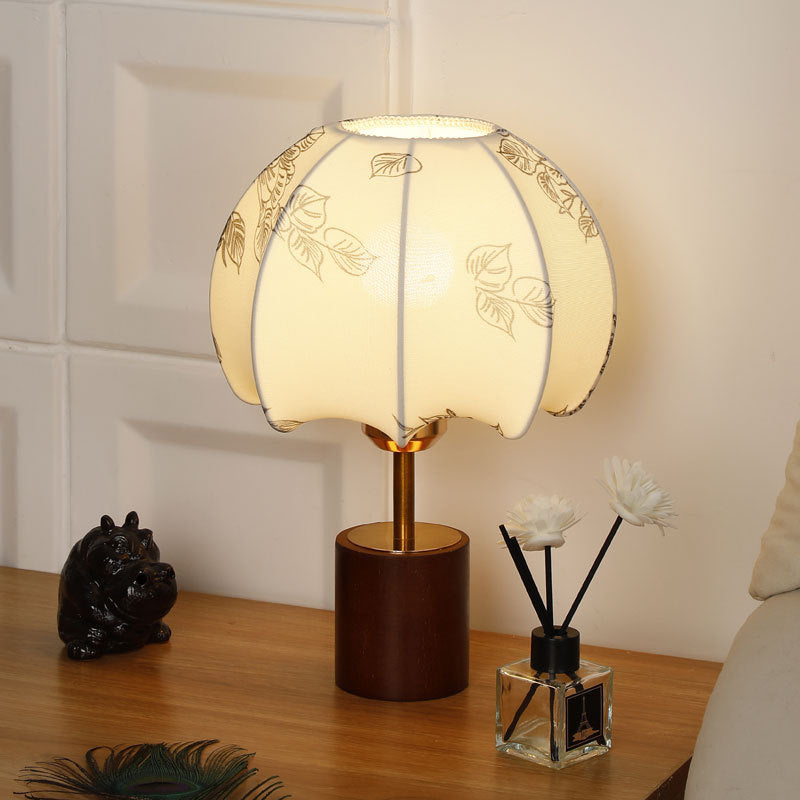 Traditionelle chinesische Kuppelblätter Muster Stoff Holz Eisen 1-Licht Tischlampe für Schlafzimmer 