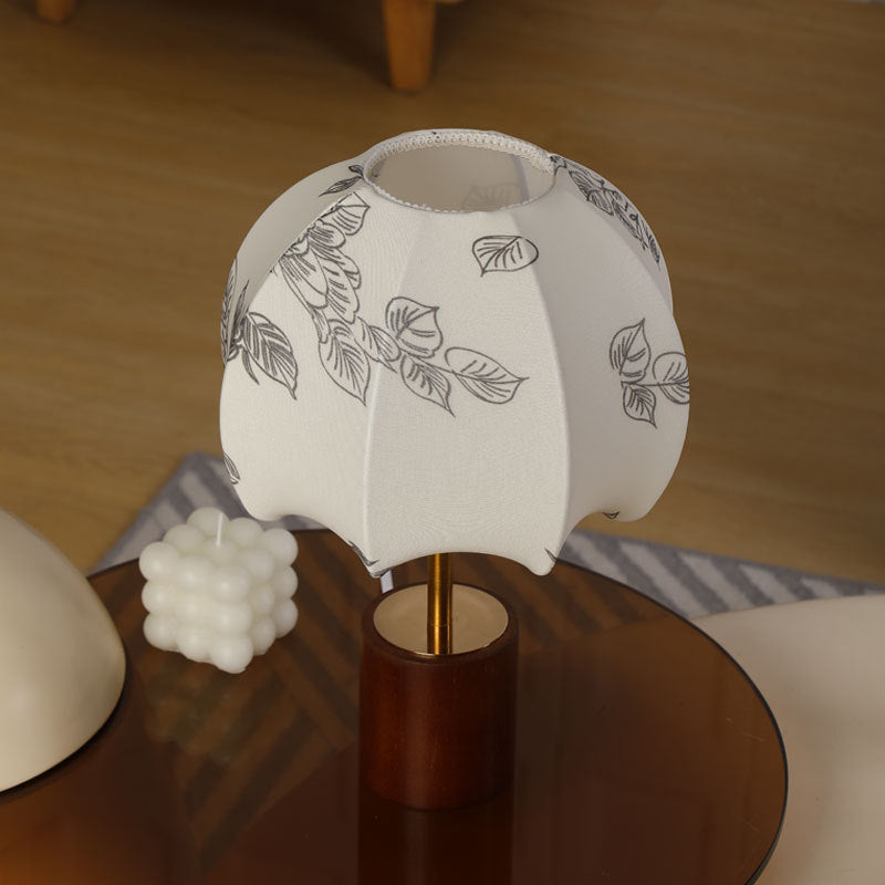 Traditionelle chinesische Kuppelblätter Muster Stoff Holz Eisen 1-Licht Tischlampe für Schlafzimmer 