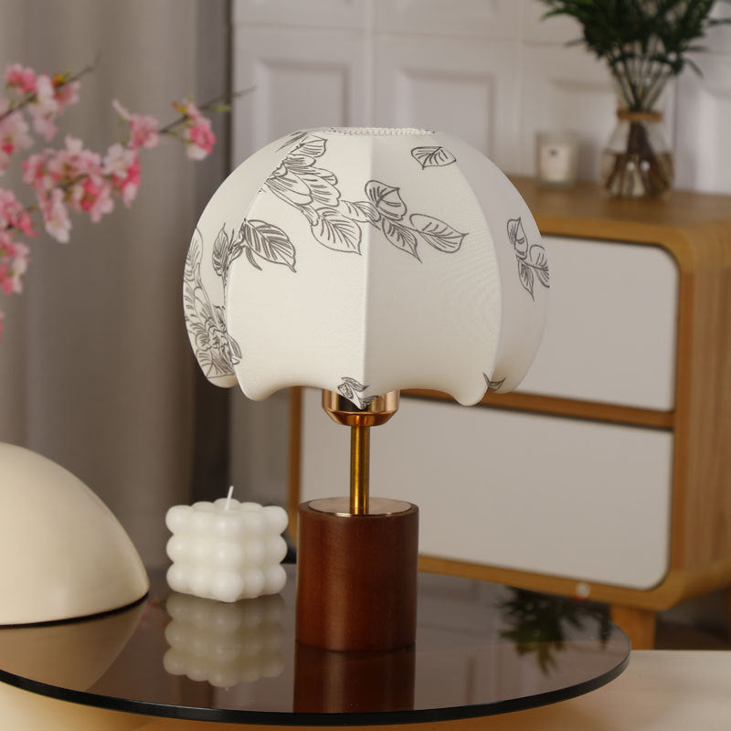 Traditionelle chinesische Kuppelblätter Muster Stoff Holz Eisen 1-Licht Tischlampe für Schlafzimmer 