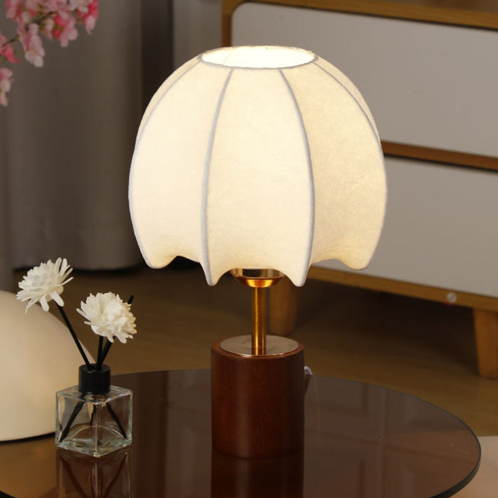 Traditionelle chinesische Kuppelblätter Muster Stoff Holz Eisen 1-Licht Tischlampe für Schlafzimmer 
