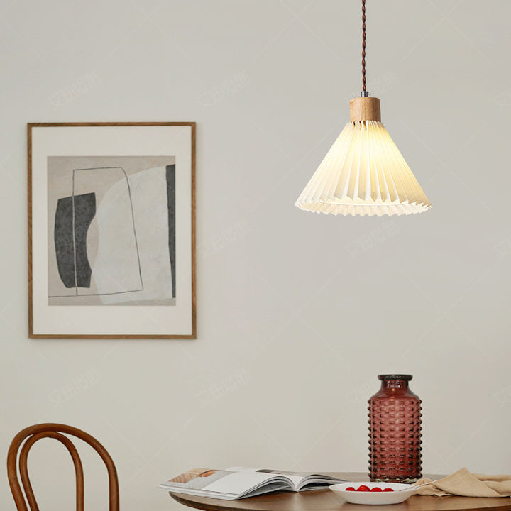 Zeitgenössische nordische runde plissierte Rockform Stoff Eisen 1-Licht Pendelleuchte für Wohnzimmer 