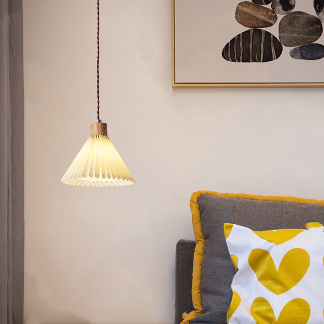 Zeitgenössische nordische runde plissierte Rockform Stoff Eisen 1-Licht Pendelleuchte für Wohnzimmer 