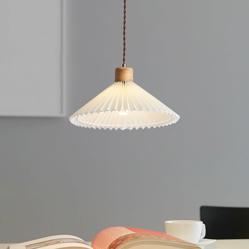 Zeitgenössische nordische runde plissierte Rockform Stoff Eisen 1-Licht Pendelleuchte für Wohnzimmer 