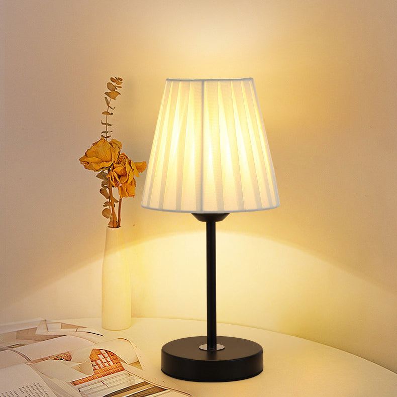 Lampe de Table à 1 Lumière en Tissu Plissé Nordique Contemporain avec Abat-Jour en Fer pour Chambre 