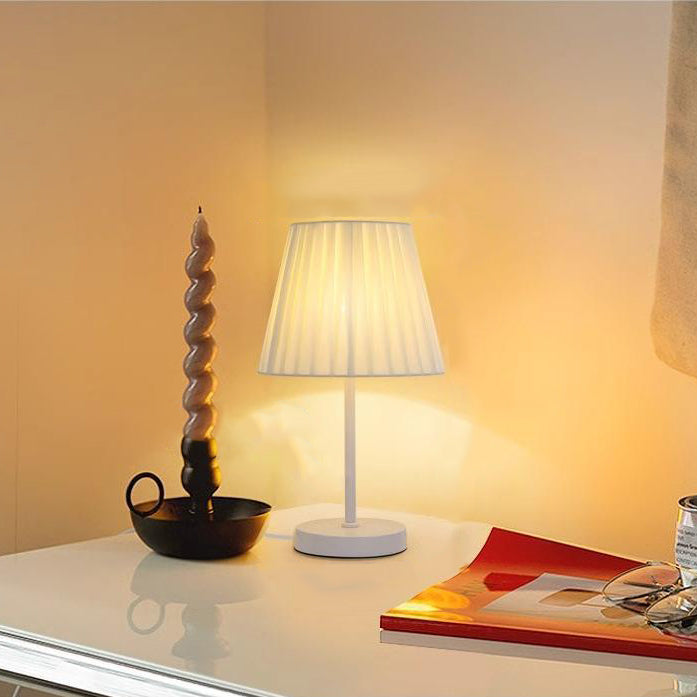 Lampe de Table à 1 Lumière en Tissu Plissé Nordique Contemporain avec Abat-Jour en Fer pour Chambre 