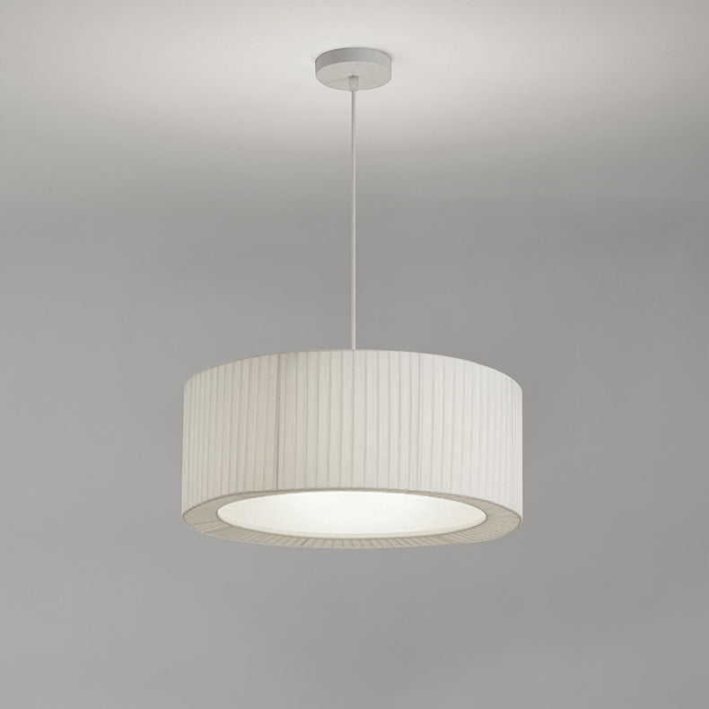 Zeitgenössische nordische Doppelschicht-Trommel plissierter Stoff Eisen Acryl 4/5-Licht Pendelleuchte für das Wohnzimmer 