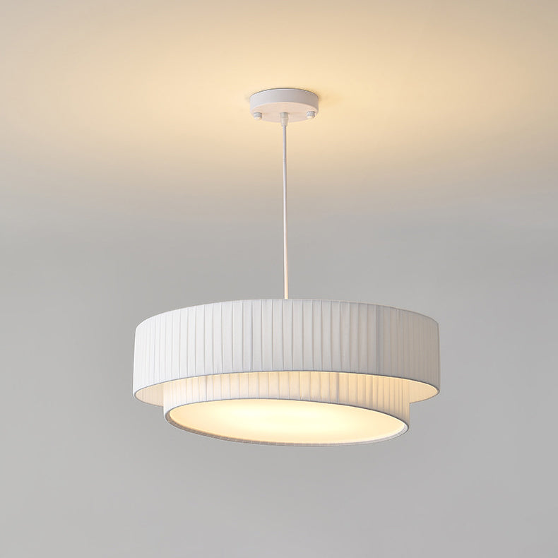 Zeitgenössische nordische Doppelschicht-Trommel plissierter Stoff Eisen Acryl 4/5-Licht Pendelleuchte für das Wohnzimmer 