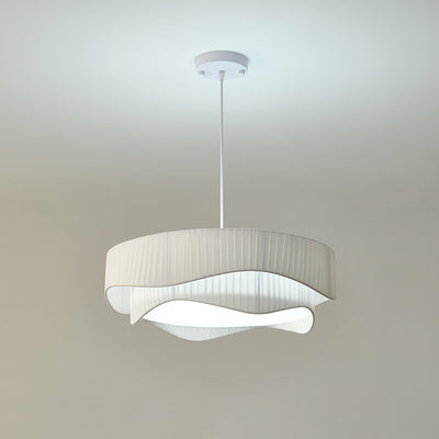 Zeitgenössische nordische Doppelschicht-Trommel plissierter Stoff Eisen Acryl 4/5-Licht Pendelleuchte für das Wohnzimmer 