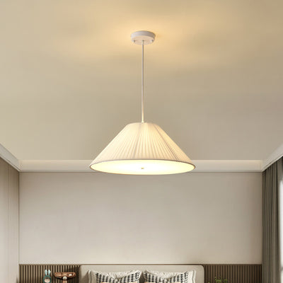 Zeitgenössische nordische Doppelschicht-Trommel plissierter Stoff Eisen Acryl 4/5-Licht Pendelleuchte für das Wohnzimmer 