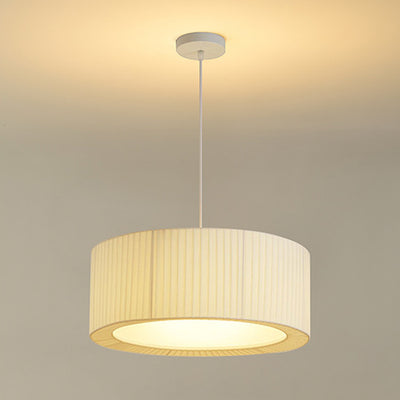 Zeitgenössische nordische Doppelschicht-Trommel plissierter Stoff Eisen Acryl 4/5-Licht Pendelleuchte für das Wohnzimmer 