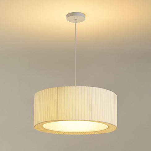 Zeitgenössische nordische Doppelschicht-Trommel plissierter Stoff Eisen Acryl 4/5-Licht Pendelleuchte für das Wohnzimmer 