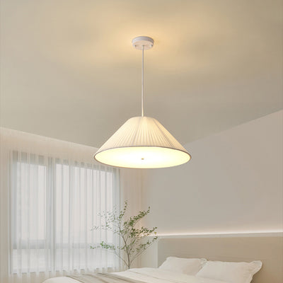Zeitgenössische nordische Doppelschicht-Trommel plissierter Stoff Eisen Acryl 4/5-Licht Pendelleuchte für das Wohnzimmer 