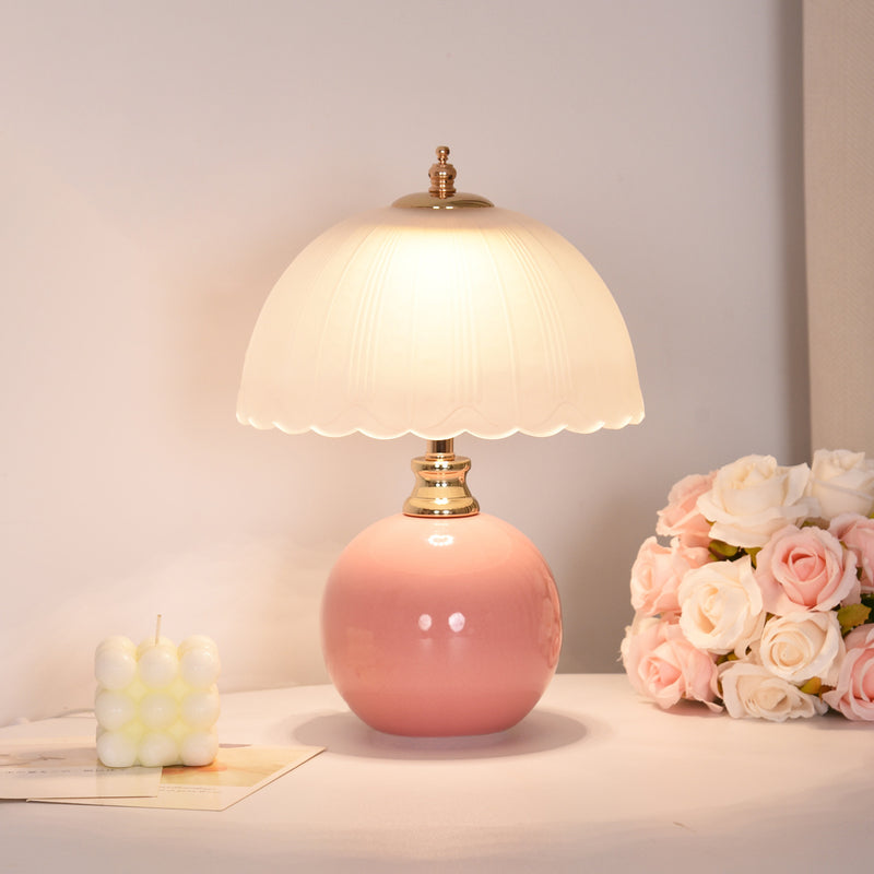Zeitgenössische nordische Halbkugel-Blumenglobus-Basis Eisen Keramik Glas 1-Licht Tischlampe für das Schlafzimmer 