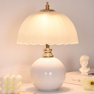 Zeitgenössische nordische Halbkugel-Blumenglobus-Basis Eisen Keramik Glas 1-Licht Tischlampe für das Schlafzimmer 