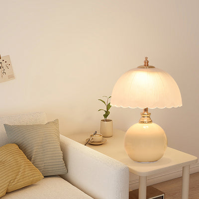 Zeitgenössische nordische Halbkugel-Blumenglobus-Basis Eisen Keramik Glas 1-Licht Tischlampe für das Schlafzimmer 