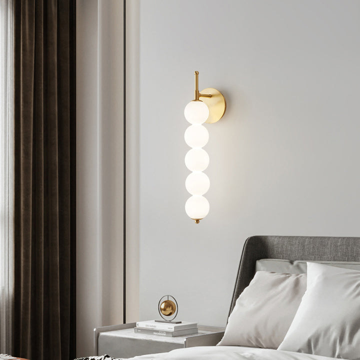 Applique murale LED en laiton avec boule en verre perlé en forme de fruits confits nordiques contemporains pour salon 