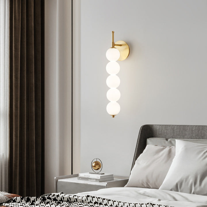 Applique murale LED en laiton avec boule en verre perlé en forme de fruits confits nordiques contemporains pour salon 